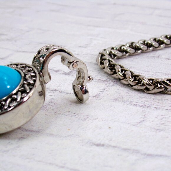 Turquoise round pendant necklace with small crystals on thick silver chain - Picture 8 of 12